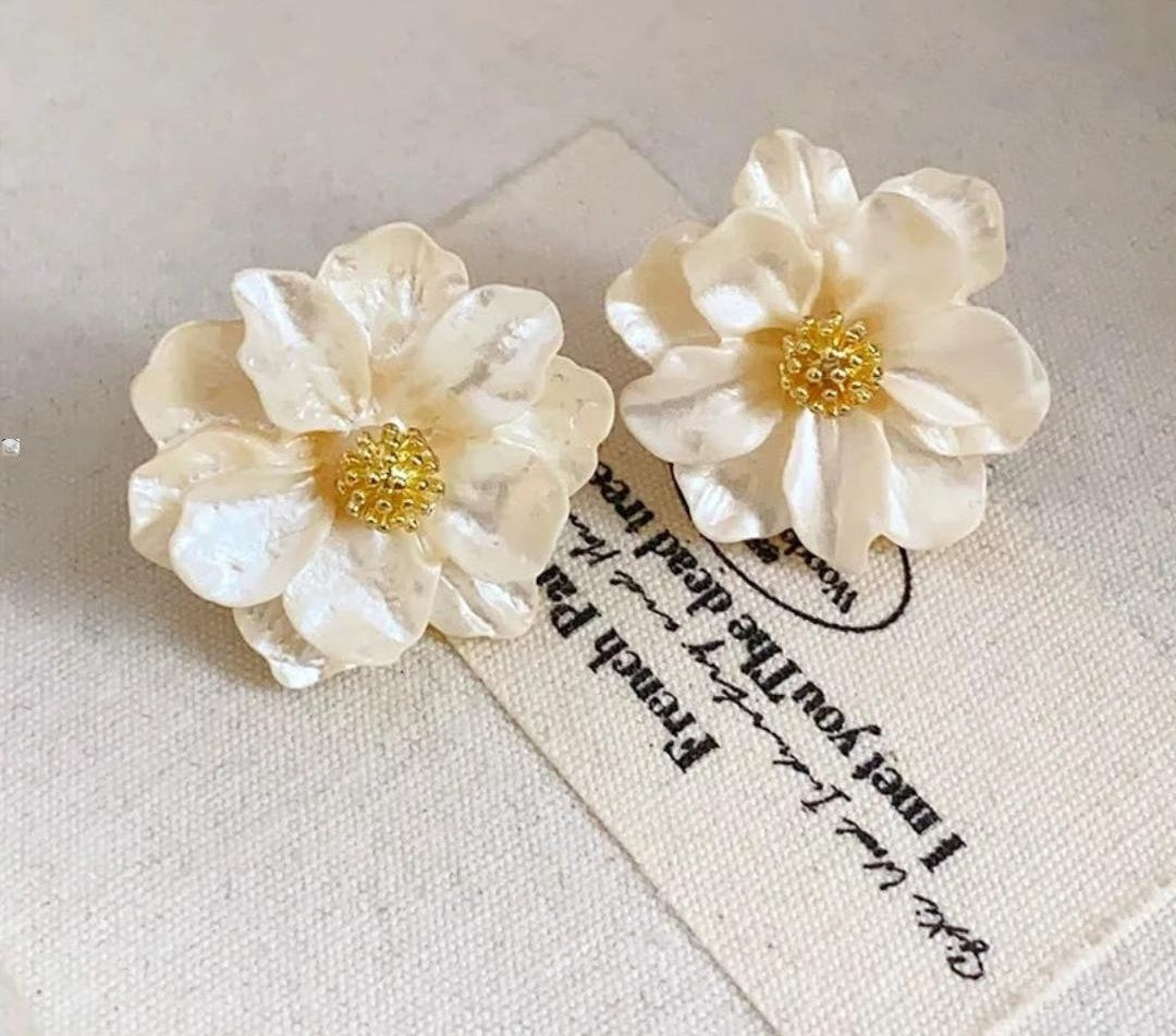 Korean Pearl Flower Stud Earrings close up